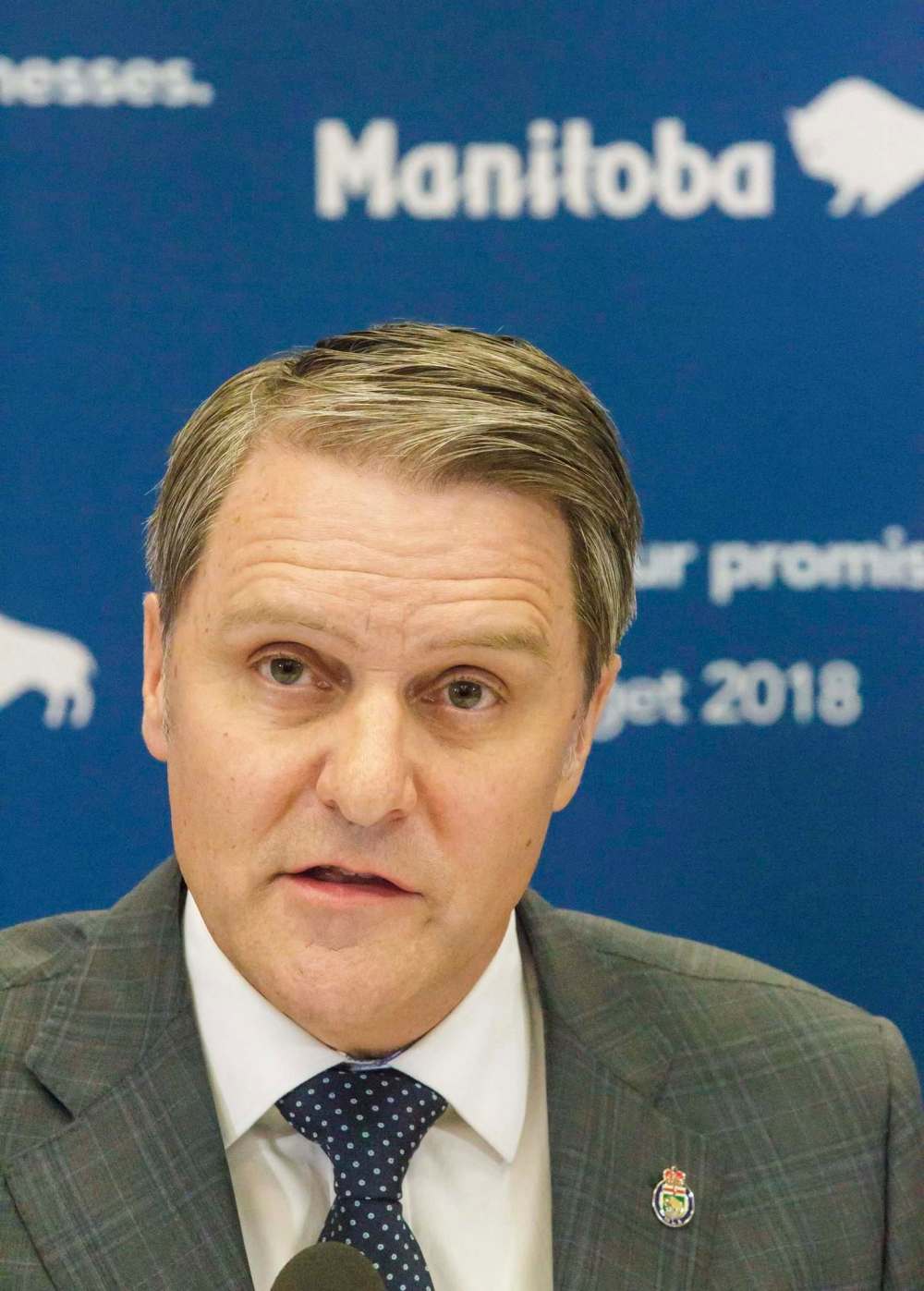 MIKE DEAL / WINNIPEG FREE PRESS
Manitoba Finance Minister Cameron Friesen presents the 2018-19 budget in the media lockup prior to presenting it to the Manitoba Legislature, Monday afternoon.