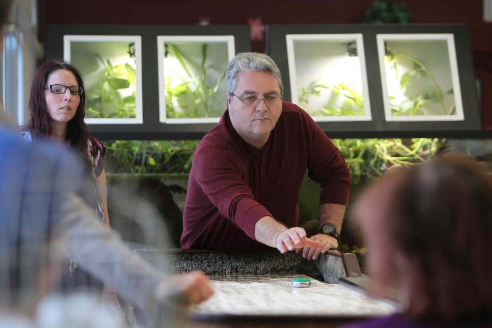 Sandy and Doug are still living together and use home care services. (Ruth Bonneville / Winnipeg Free Press)