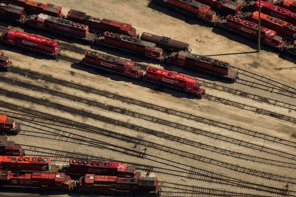 MIKE DEAL / WINNIPEG FREE PRESS FILES
Canadian Pacific train engines sit idle in the CP Arlington Yards in 2016.