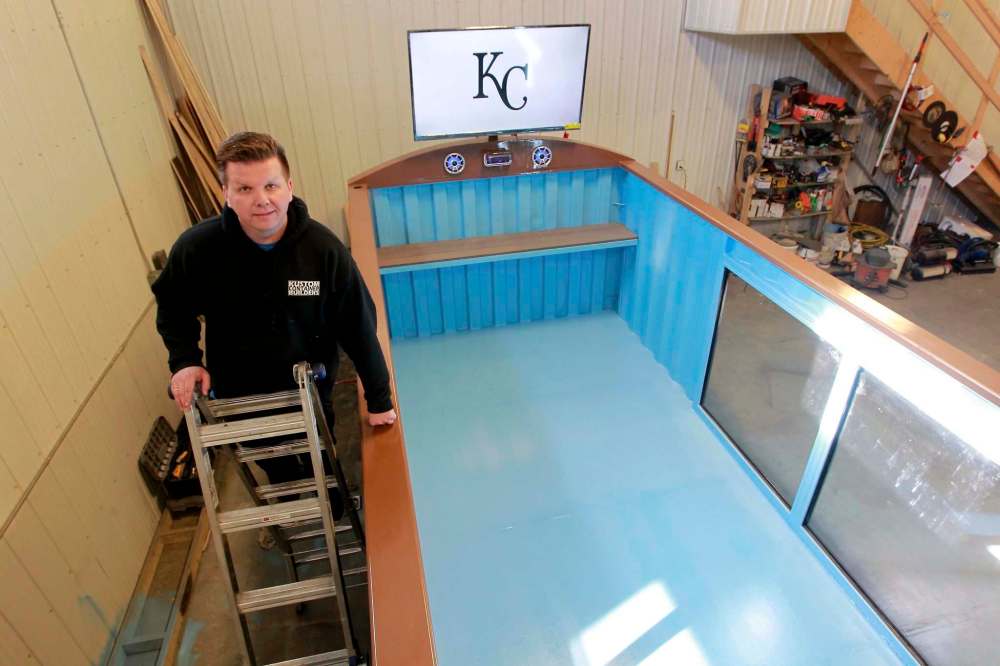 BORIS MINKEVICH / WINNIPEG FREE PRESS files
Kurt Wittin owns Kustom Container Builders, which makes portable swimming pools out of shipping containers.