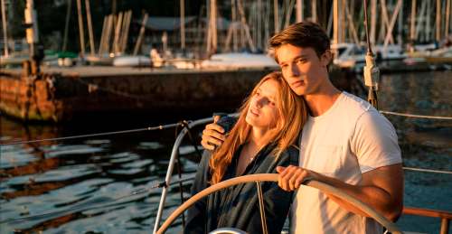 Bella Thorne plays Katie and Patrick Schwarzenegger portrays Charlie in Midnight Sun. The film&rsquo;s most glaring weakness is the lack of chemistry between the two actors. (Open Road Films)