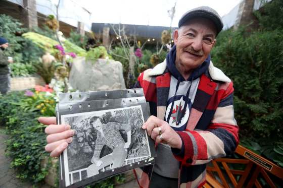 TREVOR HAGAN / WINNIPEG FREE PRESSHannon Bell clutches modelling photos taken of him at the Assiniboine Park Conservatory in 1978. He visited the Conservatory one last time Sunday before the iconic facility closes.