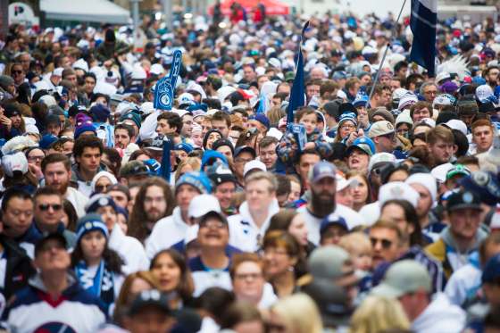 MIKAELA MACKENZIE / WINNIPEG FREE PRESSThe Jets whiteout street party packs a closed off section of Donald Street in downtown Winnipeg, Wednesday.