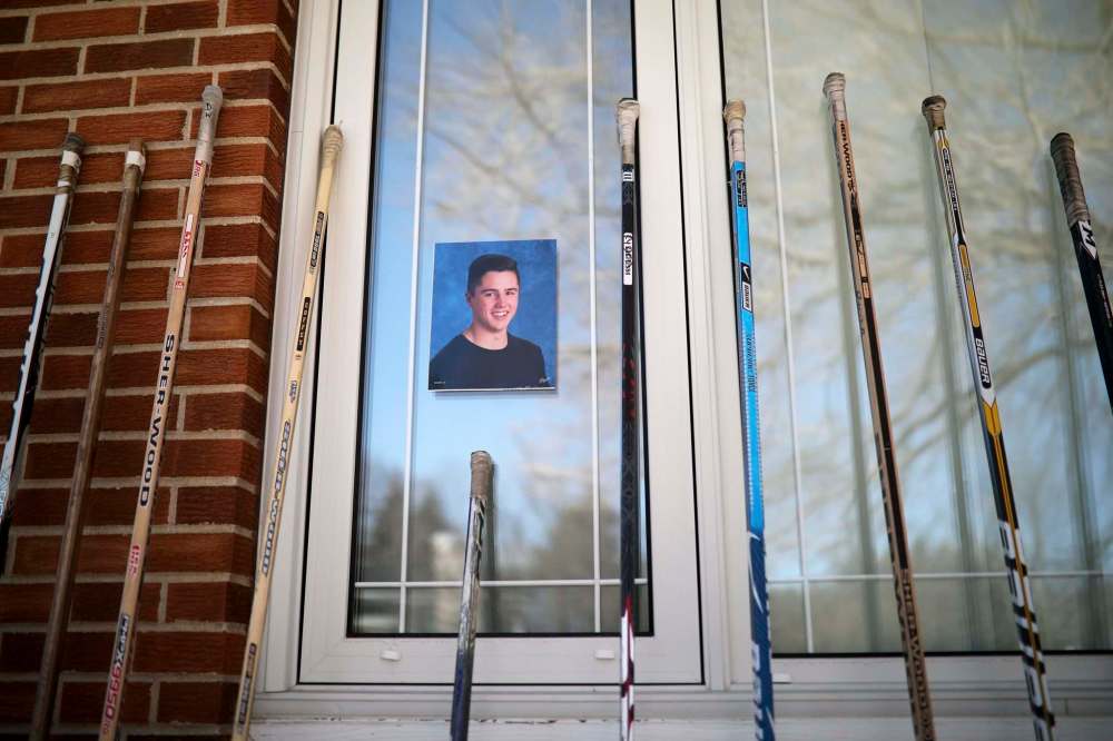 Tim Smith / Brandon Sun
Hockey sticks line the front of the Brandon home of Frank and Betty Thomas, the grandparents of Evan Thomas, one of the Humboldt Broncos players killed in the bus crash last Friday.
