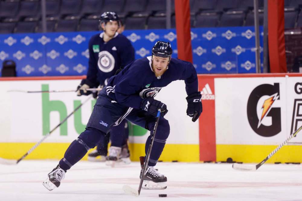 MIKAELA MACKENZIE / WINNIPEG FREE PRESS
Forward Shawn Matthias skates at the Jets practice at the Bell MTS Place.