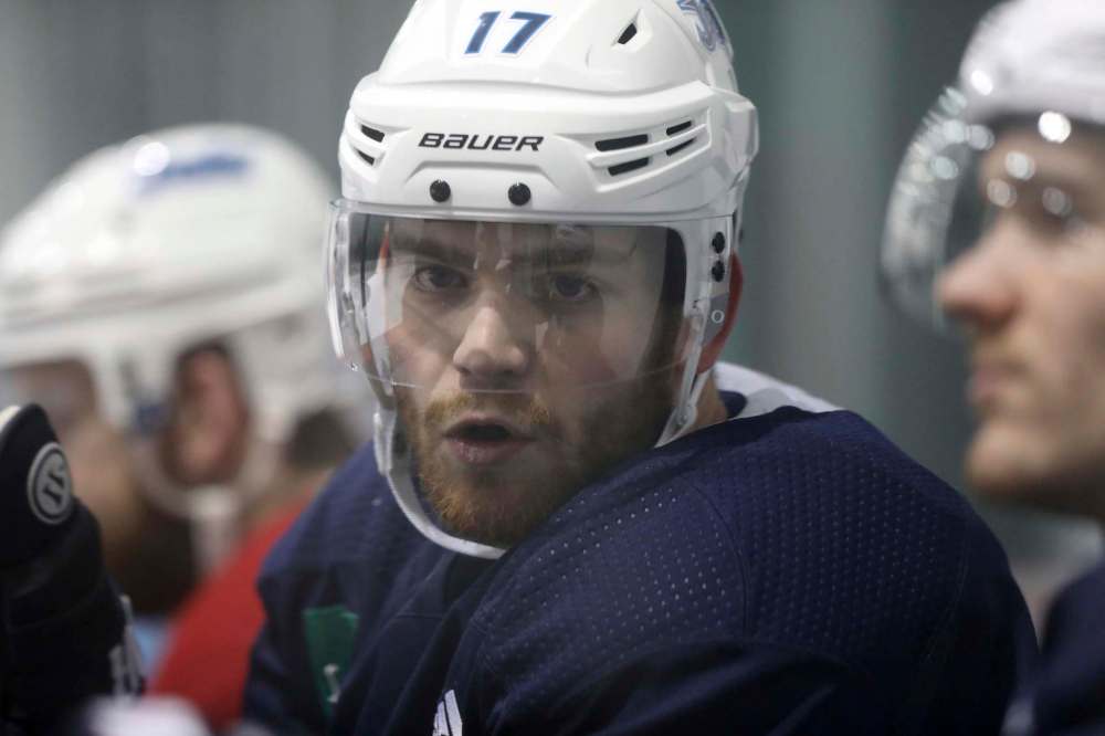 RUTH BONNEVILLE / WINNIPEG FREE PRESS FILES
Winnipeg Jets' Adam Lowry was a key contributor in game one, especially at the face-off dot late in the game.
