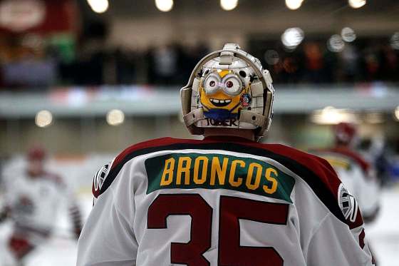 PHIL HOSSACK / WINNIPEG FREE PRESSMembers of the Virden Oil Capitals and Steinbach Pistons, including Virden goalie Dalton Dosch, pay tribute to the Humboldt Broncos during MJHL playoff action in Virden Thursday.