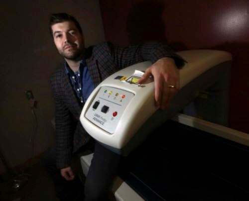 PHIL HOSSACK / WINNIPEG FREE PRESS
Dylan Mac Kay with a DXA body scanner at the Richardson Centre for Functional Foods and Nutraceuticals.