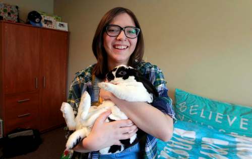 BORIS MINKEVICH / WINNIPEG FREE PRESS
Quinn Hegg and her bunny, Chubbster, are part of Booth University College&rsquo;s support animal program.