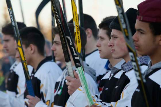 JOHN WOODS / WINNIPEG FREE PRESSPlayers raise their sticks at a Manitoba Hockey vigil for the Humboldt Broncos at My Church.