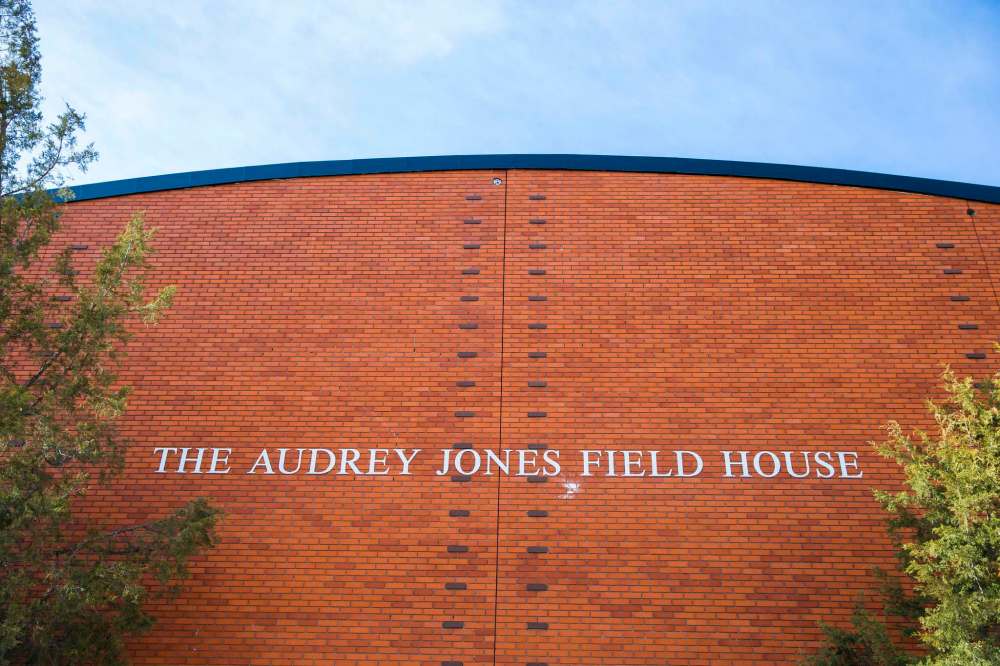 Mikaela MacKenzie / Winnipeg Free Press
The Audrey Jones Field House at the Technical Vocational High School.
