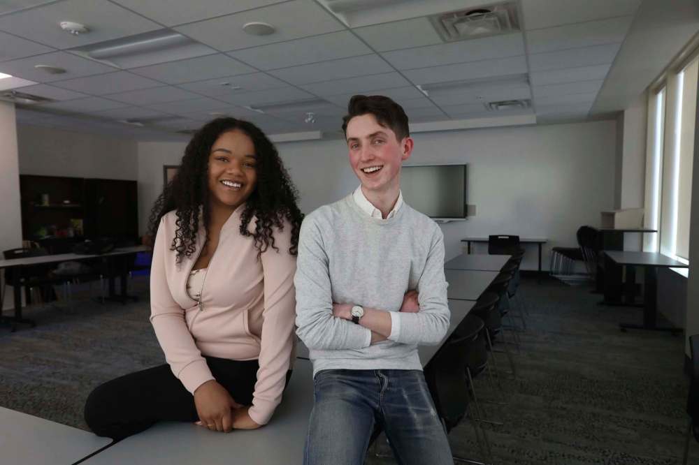 RUTH BONNEVILLE / WINNIPEG FREE PRESS
Students Chelsea Bannatyne and Riley Black have been selected to earn credits toward their university degrees while learning how reconciliation works in the city.