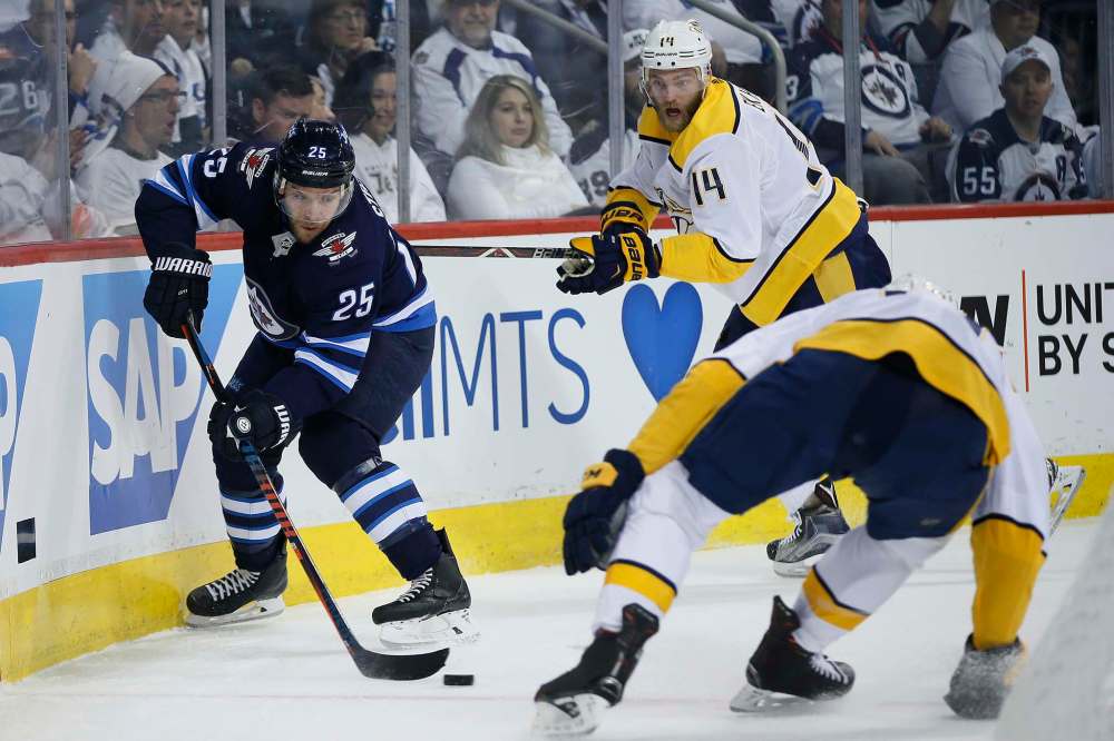 John Woods / Winnipeg Free Press
Winnipeg Jets' Paul Stastny works in the Predators corner during the first period Tuesday.