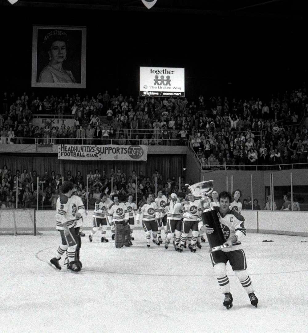 JON THORDARSON / WINNIPEG FREE PRESS / WINNIPEG TRIBUNE FILES
Captain Lars-Erik Sjoberg, who died of cancer in 1987, leads the team in a celebratory skate in 1978.