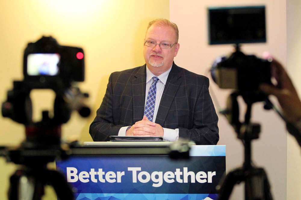 Tim Smith / The Brandon Sun
Brandon Sun 30042018 Health, Seniors and Active Living Minister Kelvin Goertzen
