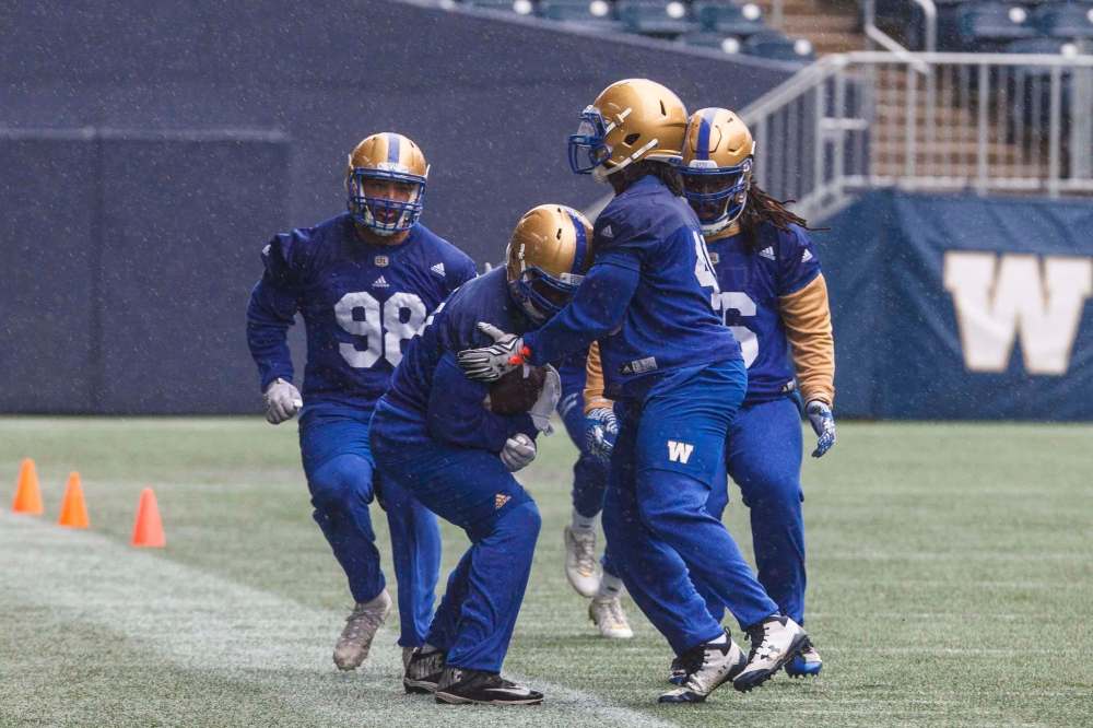 MIKE DEAL / WINNIPEG FREE PRESSWinnipeg Blue Bombers during a rainy day training camp at Investors Group Field Friday morning. 180518 - Friday, May 18, 2018.