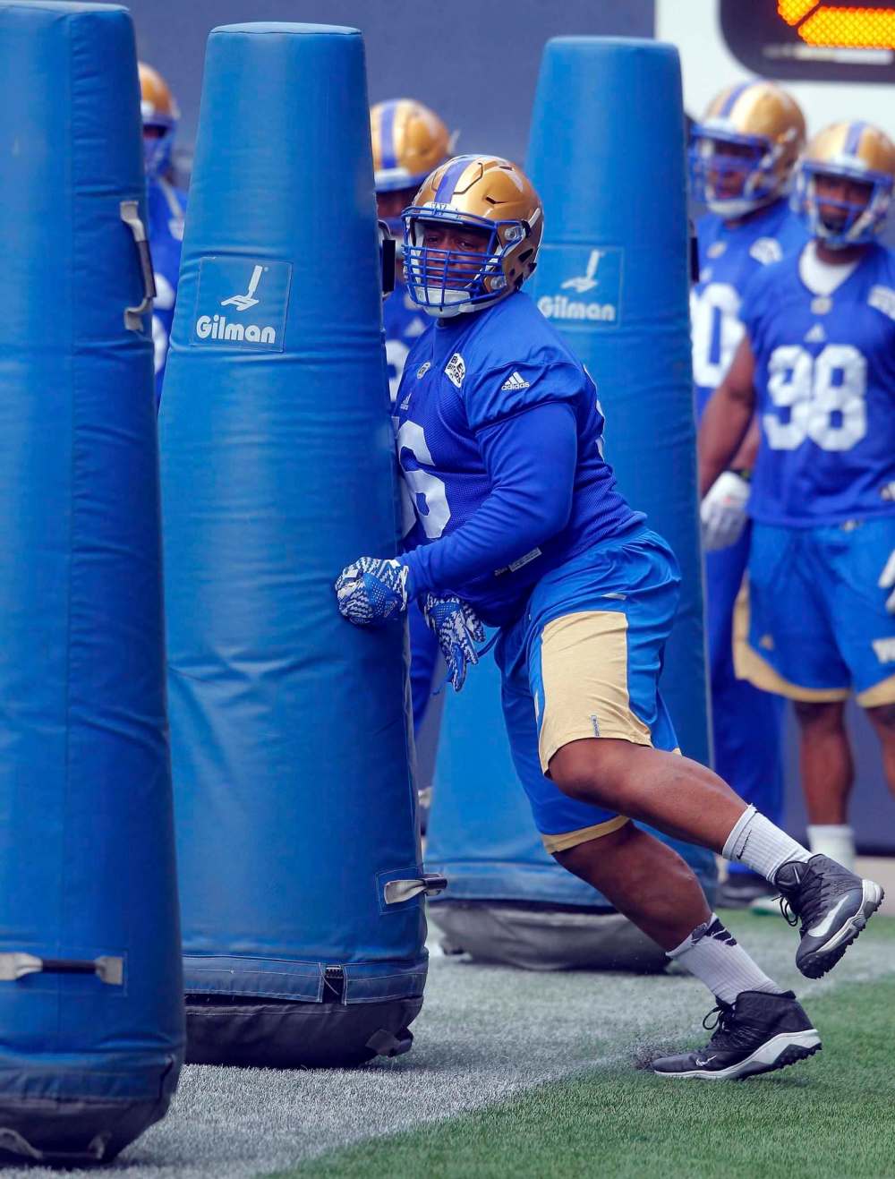 BORIS MINKEVICH / WINNIPEG FREE PRESS FILES
Bombers DT Faith Ekakitie has been working to develop his pass-rushing ability and cut weight in a bid for more playing time.