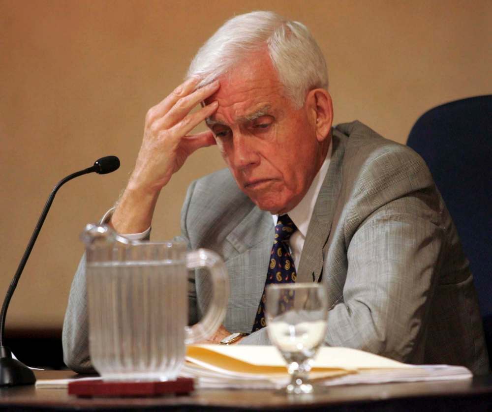 WAYNE GLOWACKI/WINNIPEG FREE PRESS FILES
Former Crown George Dangerfield is questioned at the Driskell Inquiry in 2006.