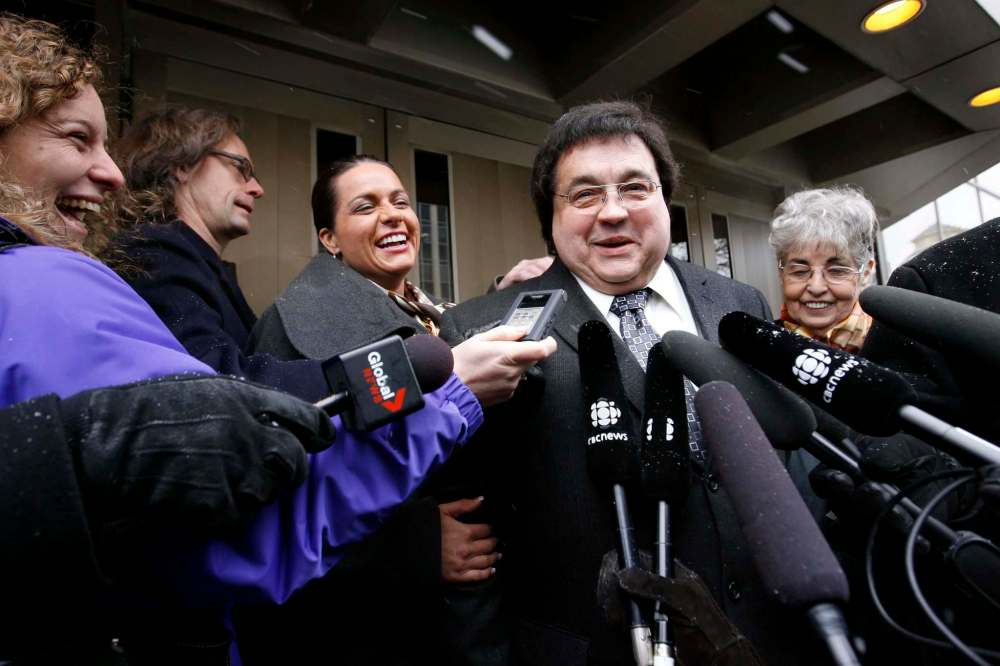 RUTH BONNEVILLE / WINNIPEG FREE PRESS FILES
Fank Ostrowski gets his first taste of freedom Dec. 18, 2009 as he leaves the Law Courts building in Winnipeg with his daughter Amber (left) and justice advocate Joyce Milgaard (right) after spending 25 years in jail for a murder he claims he did not commit.