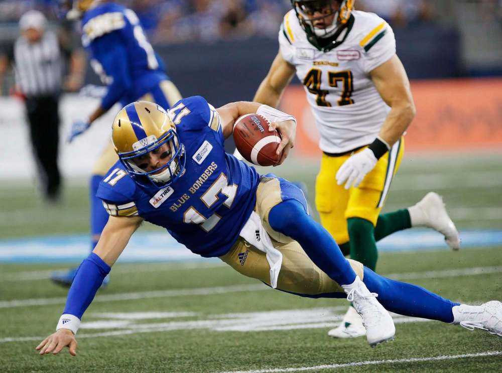 John Woods / The Canadian Press
Winnipeg Blue Bombers quarterback Chris Streveler (17) scrambles for extra yards against the Edmonton Eskimos in Winnipeg on Thursday.