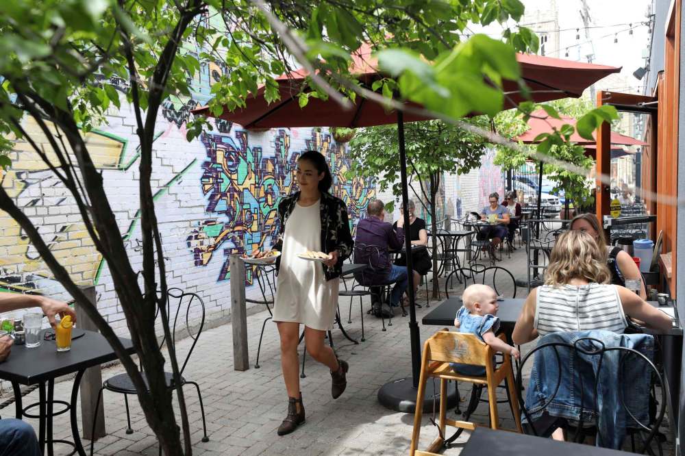 RUTH BONNEVILLE / WINNIPEG FREE PRESS
Stella's now has seven locations, including the Sherbrook Street restaurant and bakery.