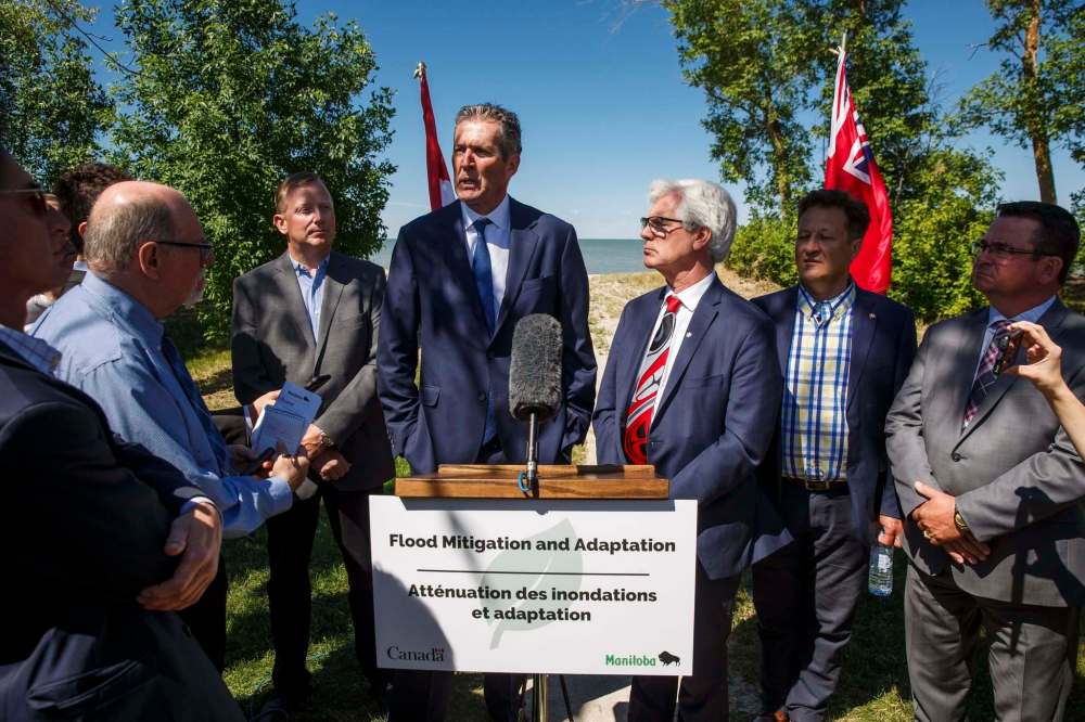 MIKE DEAL / WINNIPEG FREE PRESS files
Premier Brian Pallister (left at podium) and federal Natural Resources Minister Jim Carr.