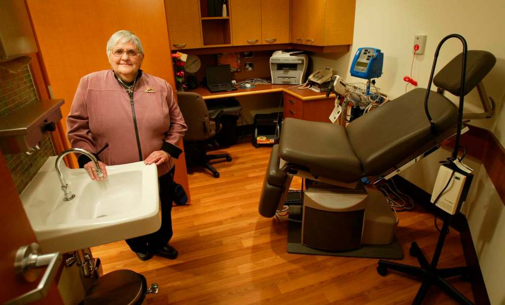 Beth Ariss was a nurse in the emergency department at Health Sciences Centre back in the 1980s. Here, she’s seen in 2004 in what was then the new Sexual Assault Suite at Health Sciences Centres, a private suite that gives privacy and dignity to sexual assault victims. (Joe Bryksa / Winnipeg Free Press files)