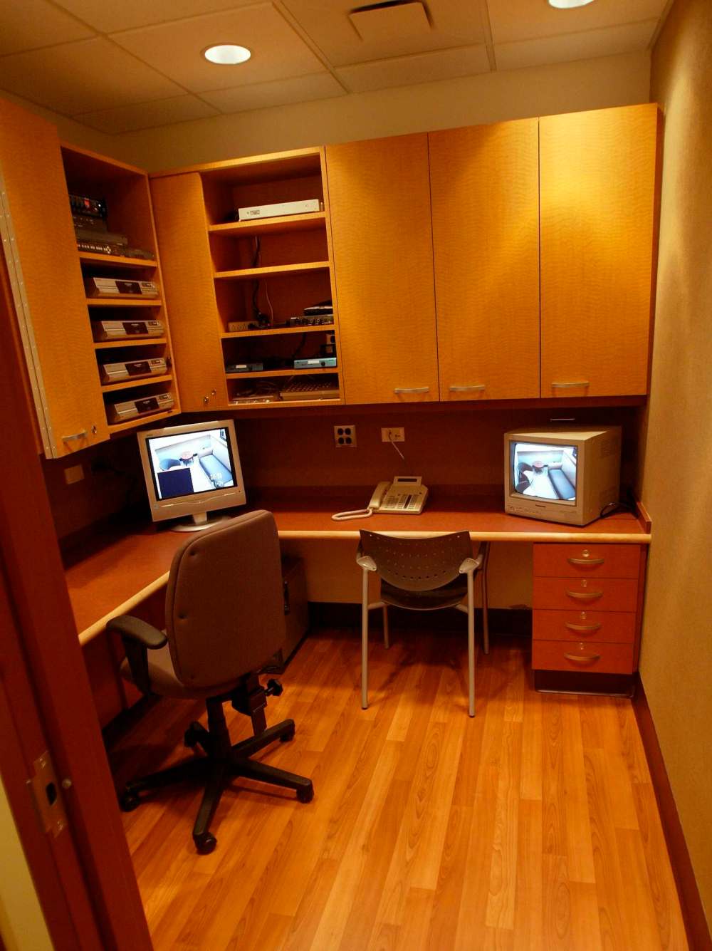 The police interview room of the new Sexual Assault Suite at HSC in 2004. (Joe Bryksa / Winnipeg Free Press files)