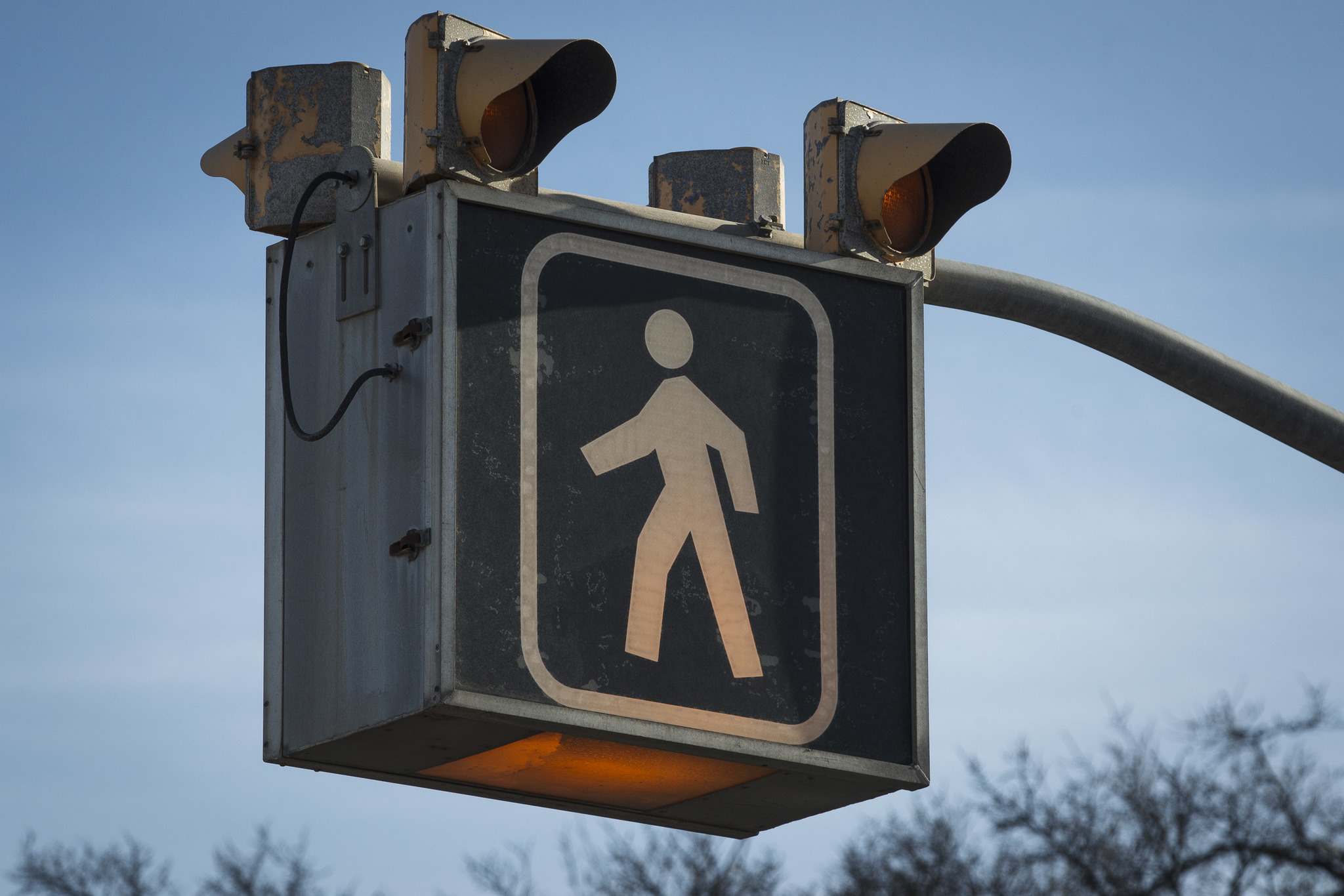 City report proposes lowerheight flashing lights at St. Vital