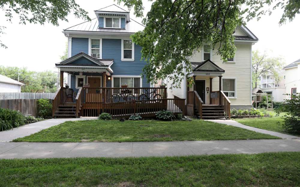 RUTH BONNEVILLE / WINNIPEG FREE PRESS
A rooming house at 485 Spence St. and a neighbouring home, which is also part of the complex.