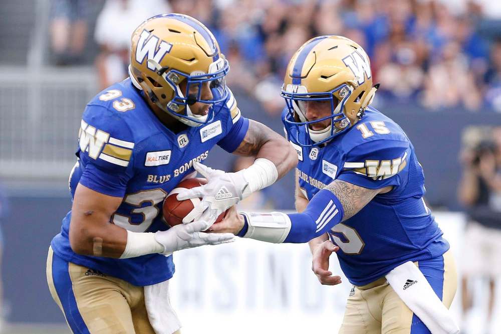 JOHN WOODS / THE CANADIAN PRESS FILES
Winnipeg Blue Bombers quarterback Matt Nichols (15) hands off to Andrew Harris (33) during the first half of CFL action against the BC Lions in Winnipeg Saturday, July 7, 2018. THE CANADIAN PRESS/John Woods
