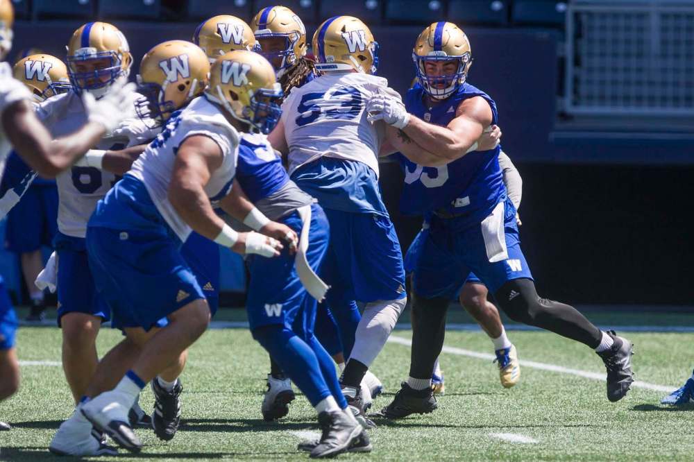 MIKE DEAL / WINNIPEG FREE PRESS
The Winnipeg Blue Bombers work on plays during Thursday’s practice at Investors Group Field in preparation for Saturday’s game against the B.C. Lions in Vancouver.