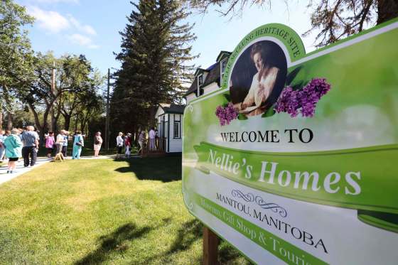 RUTH BONNEVILLE / WINNIPEG FREE PRESSA group makes its way into the McClung Home.