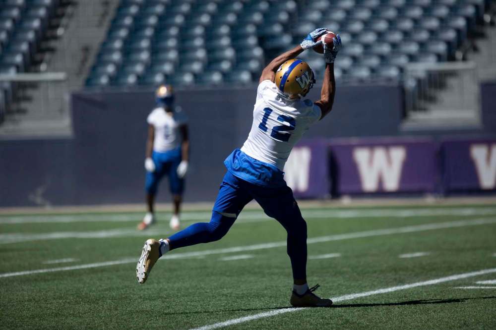 ANDREW RYAN / WINNIPEG FREE PRESS
Adarius Bowman snags a pass during a Winnipeg Blue Bombers practice session at Investors Group Field Tuesday.