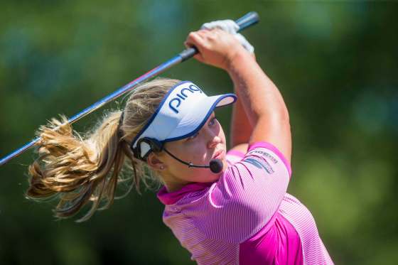 MIKAELA MACKENZIE / WINNIPEG FREE PRESSSix-time LPGA tournament winner Brooke Henderson does a golf clinic with the Future Pros Program at the St. Charles Country Club in Winnipeg on Tuesday.