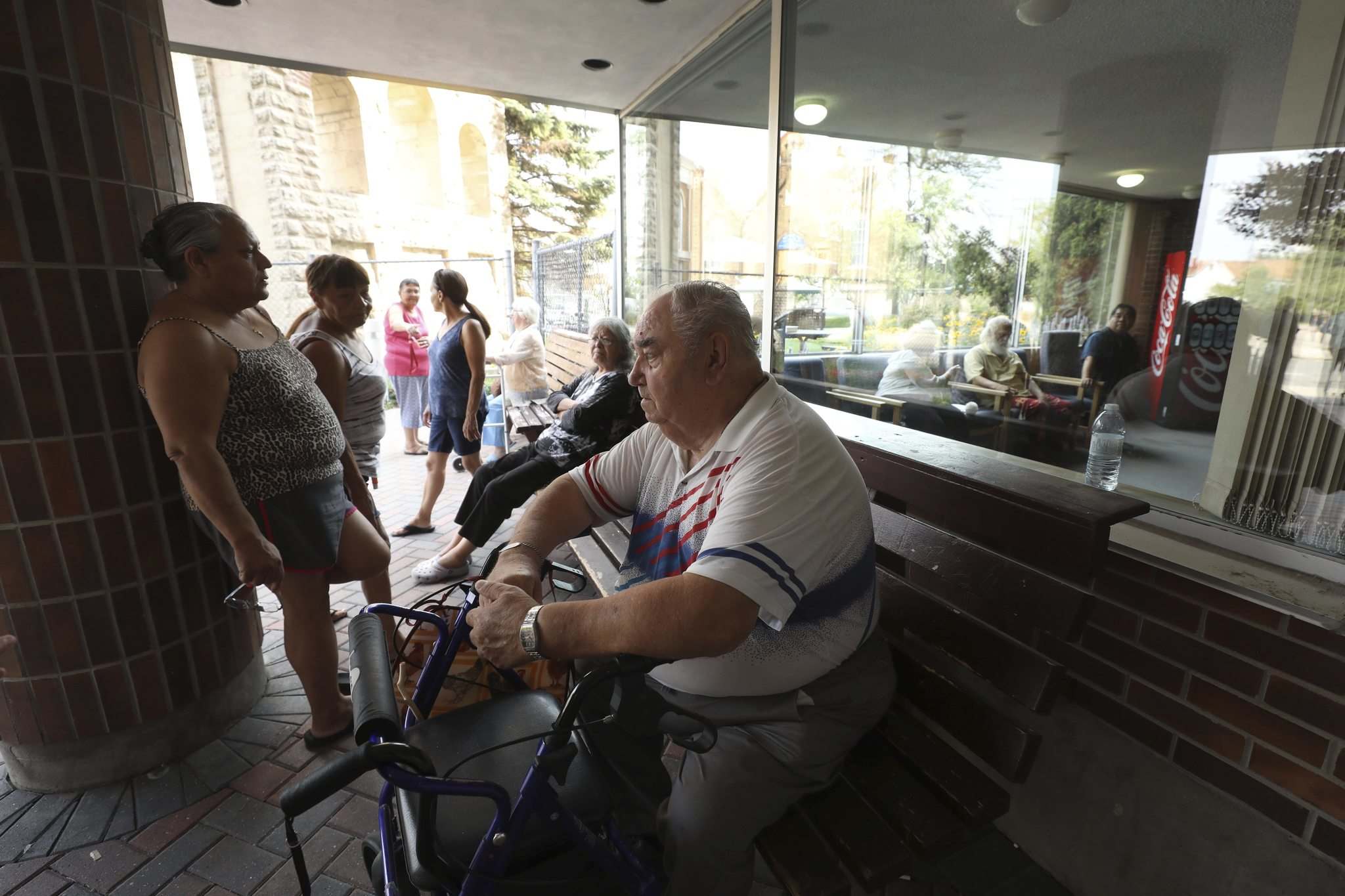 Elderly residents sweltered during apartment power outage Winnipeg