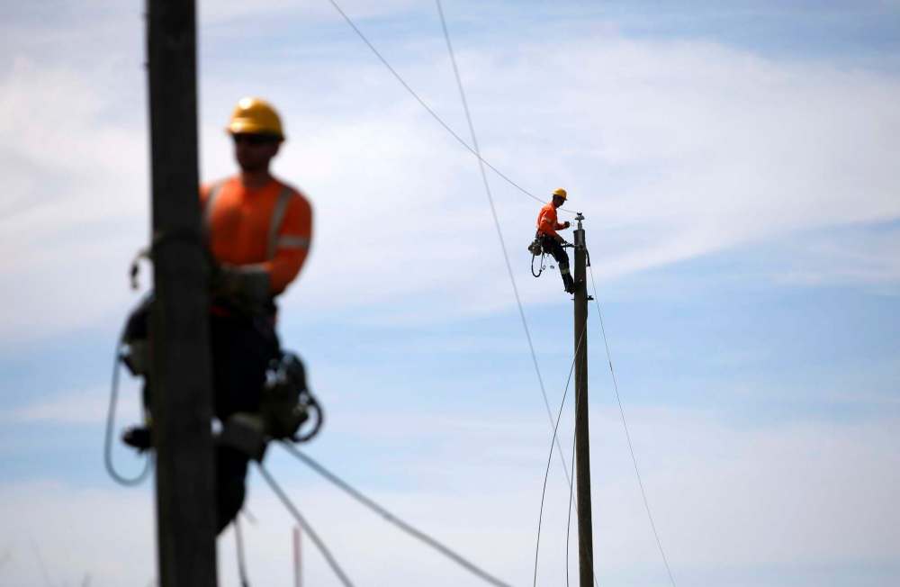 Manitoba Hydro workers repair downed power lines south of Margaret, Manitoba (Tim Smith/The Brandon Sun files)