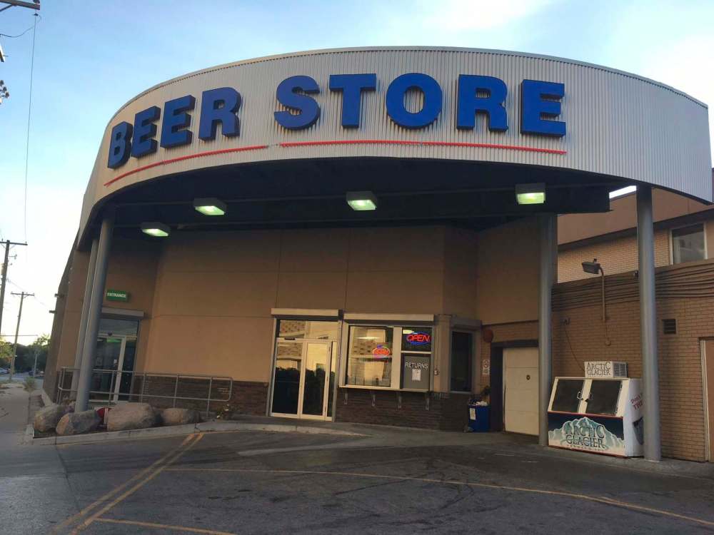 Ben MacPhee-Sigurdson / Winnipeg Free Press
The EconoLodge Hotel’s Craft Beer Market at 1105 St. Mary’s Road.