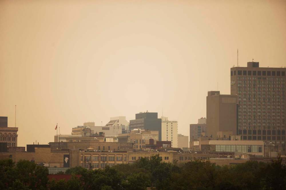 The smoke from wildfires in Western Canada made for a hazy sky in Winnipeg Thursday.(MIKAELA MACKENZIE / WINNIPEG FREE PRESS)