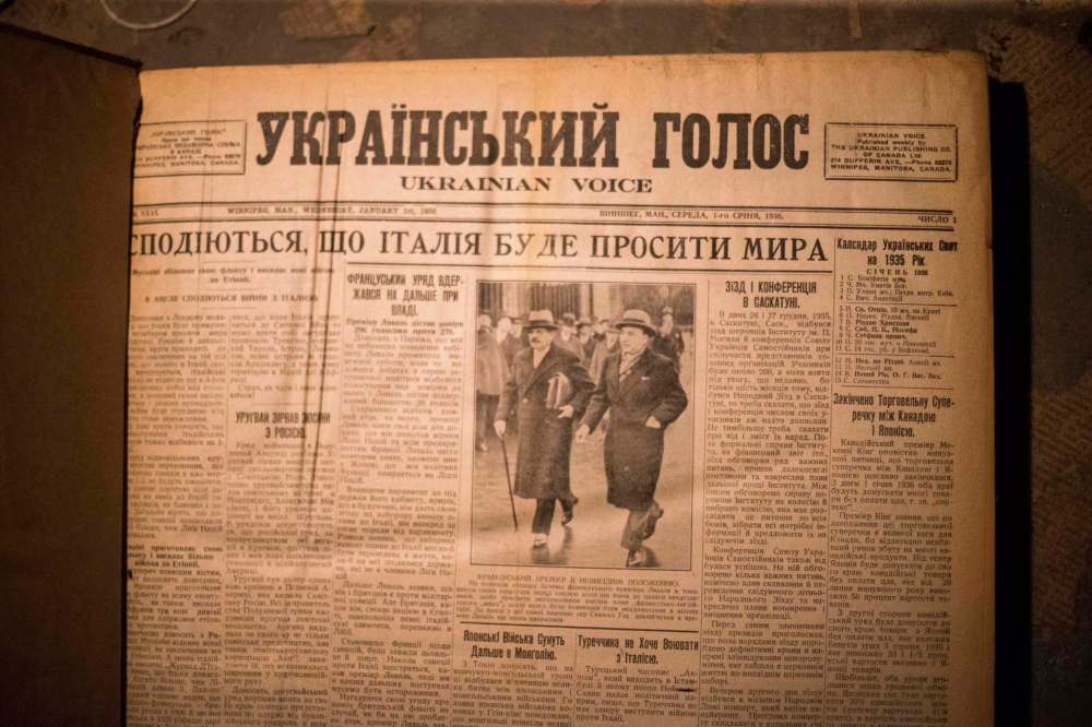 MIKAELA MACKENZIE / WINNIPEG FREE PRESS
A 1936 copy of Ukrainian Voice, which has been published since 1910. The paper is vacating its Winnipeg office today.