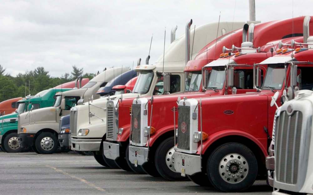 Mike Groll / The Associated Press Files
Truckers will be hit particularly hard by Manitoba’s carbon tax, while large emitters will be given a break, Todd MacKay of the Canadian Taxpayers Federation writes.