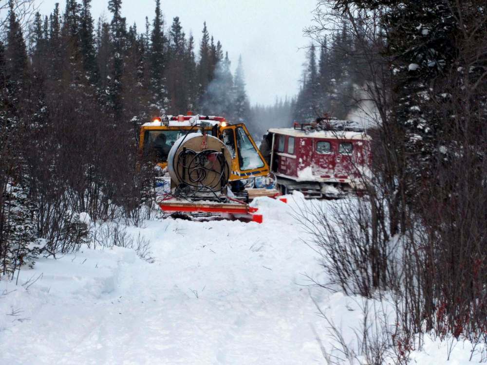 Katie de Muelles / Winnipeg Free Press files
Workers work on the ice trail in Churchill last December.