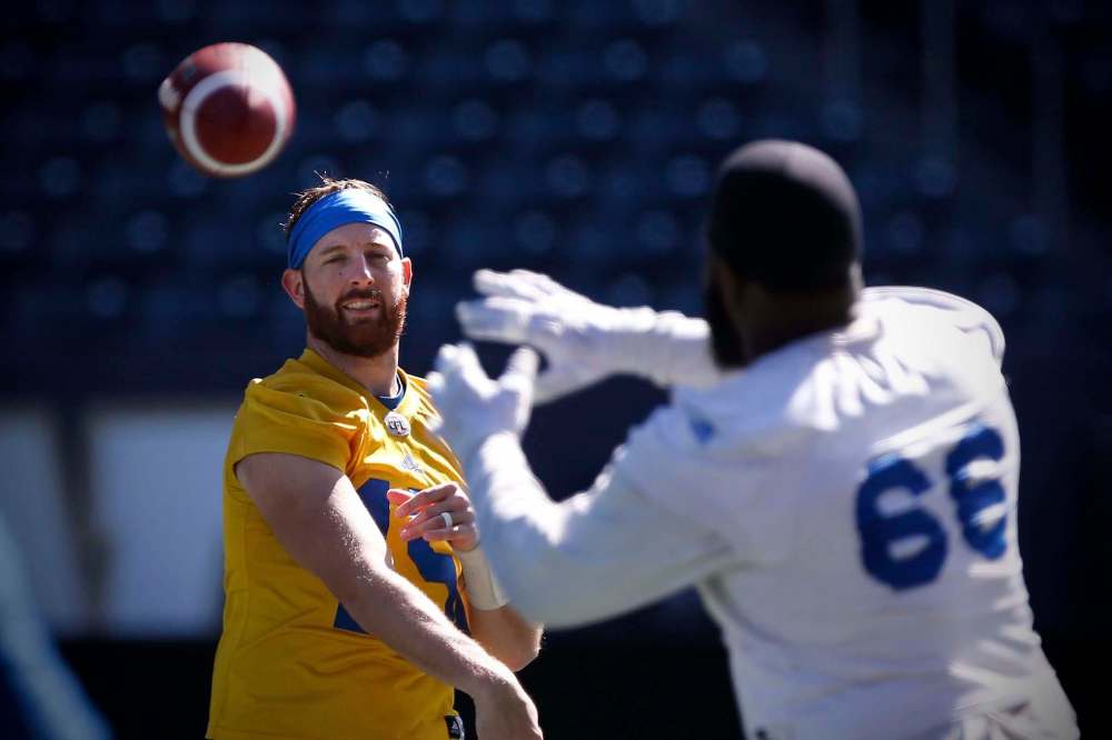 JOHN WOODS / WINNIPEG FREE PRESS
The Blue Bombers’ Corey Washington catches during practice at the University of Manitoba in Winnipeg on Wednesday. He stumbled on a key play in his recent CFL debut, but says the whole squad is hungry for a win.