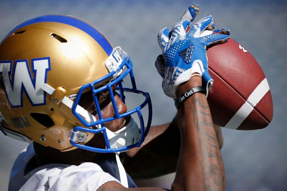JOHN WOODS / WINNIPEG FREE PRESS
The Blue Bombers’ Corey Washington catches a ball at practice at the University of Manitoba on Wednesday.