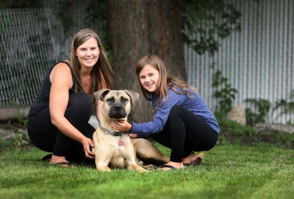 Storm, with foster mom Misty Titterton and Titterton's daughter, Gianna Kilmister. He's still waiting for a forever home. (Ruth Bonneville / Winnipeg Free Press files)
