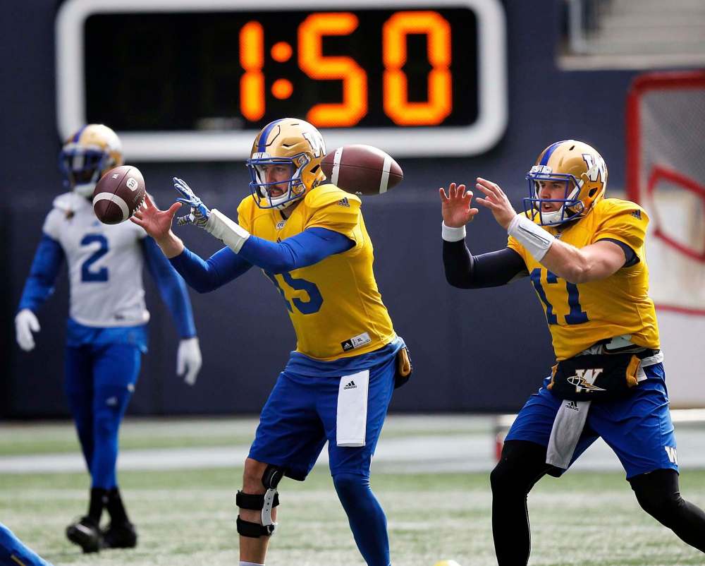 PHIL HOSSACK / WINNIPEG FREE PRESS
Blue Bombers quarterbacks Matt Nichols (left) and Chris Streveler work out on Monday. Despite a rocky road of late, it will be Nichols starting Friday’s game.