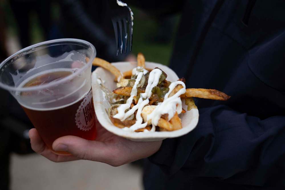JEN DOERKSEN / WINNIPEG FREE PRESS
The Popper poutine from the Winnipeg Squash Racquet Club vendor at the Poutine Cup at Fort Gibraltar.