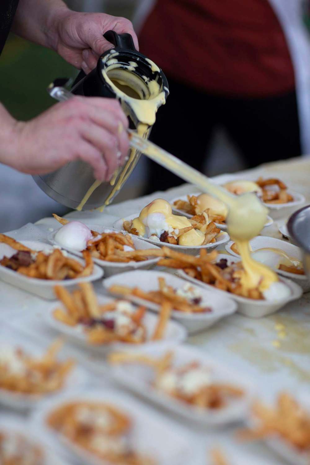 JEN DOERKSEN/WINNIPEG FREE PRESS
Chef Andre Desautels (front) and Keely Kormrilo from Promenade Cafe and Wine featured a poutine with poached egg and hollandaise sauce.