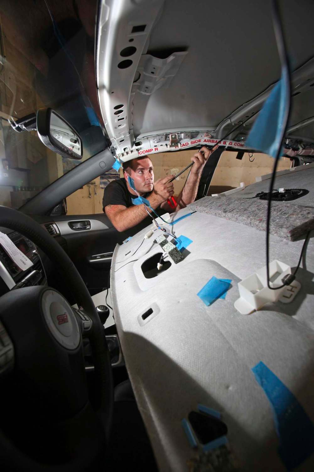 Gavin Young / Calgary Herald files
Technician Devin Popowezki repairs the hail-damaged roof of a Subaru in Calgary.