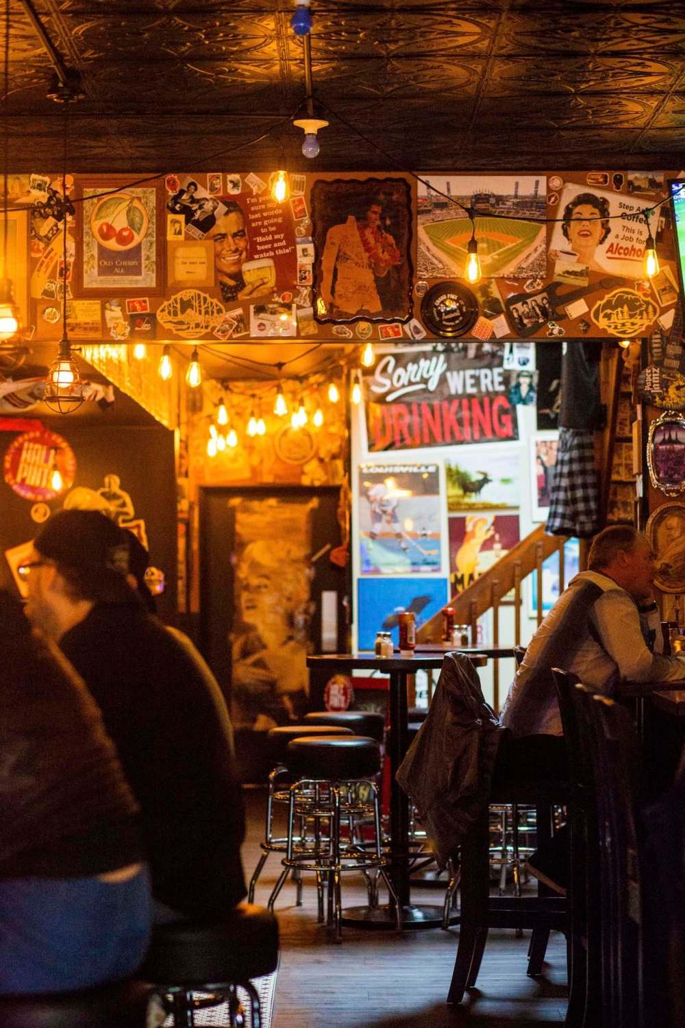 MIKAELA MACKENZIE / WINNIPEG FREE PRESS
Leopold's Tavern offers a dive-bar look. Fortunately, the washrooms don't follow suit.